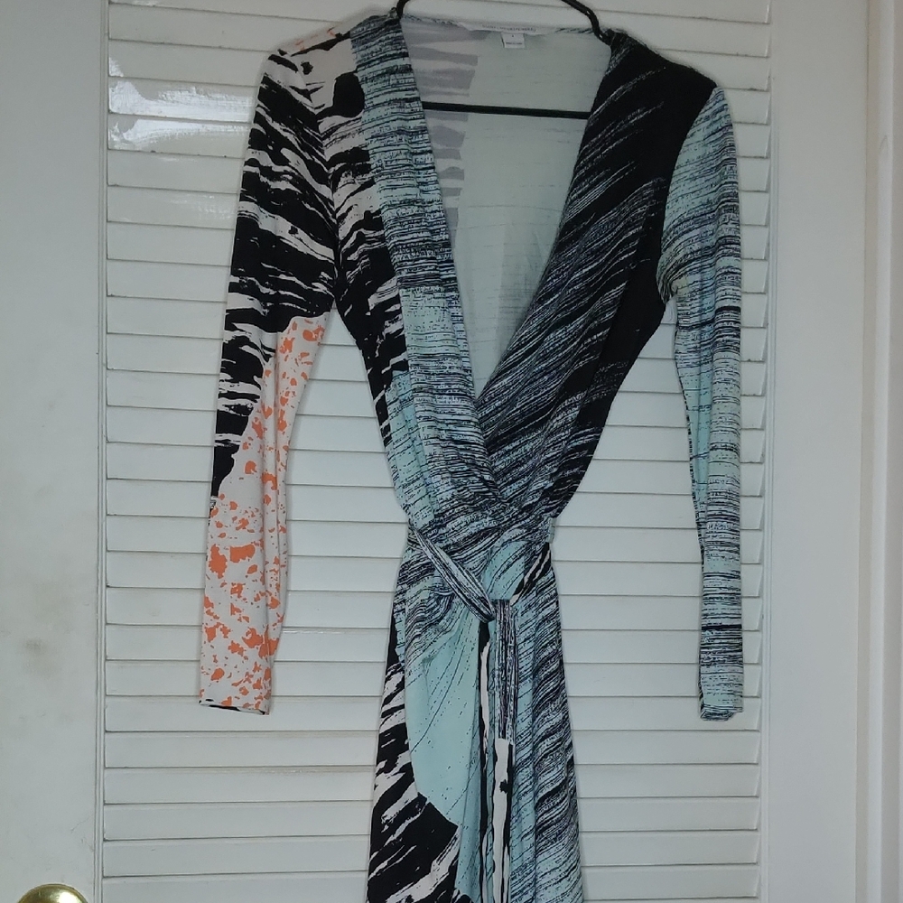 Diane Von Furstenberg White and Black Garment Label